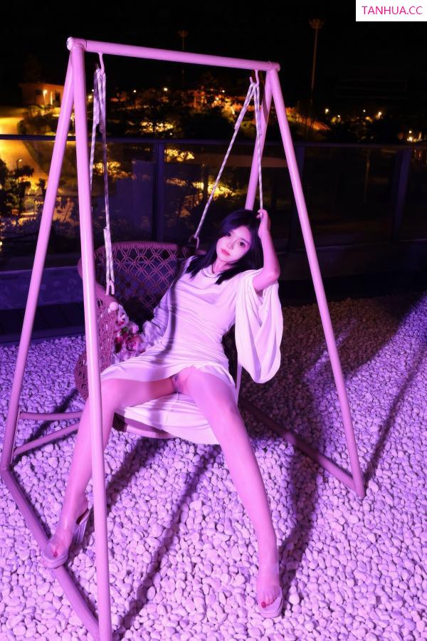   [XiuRen]高清写真图 2024.10.31 No.9376 小薯条nienie 丝袜美腿第36张图片